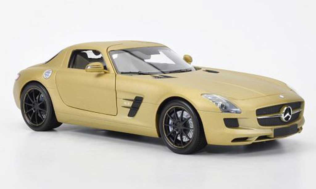 Mercedes SLS 1/18 Minichamps coupe AMG or 2010 modelauto