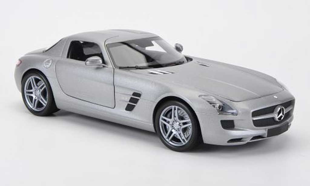 Mercedes SLS 1/18 Minichamps coupe AMG grijs 2010 modelauto