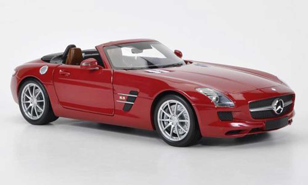 Mercedes SLS 1/18 Minichamps AMG Roadster rood 2011 modelauto