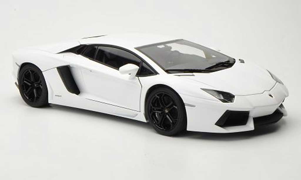 Lamborghini Aventador LP700-4 1/18 Autoart LP700-4 wit 2011 modelauto