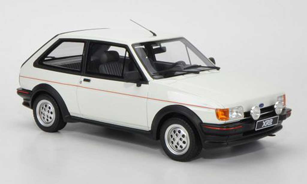 Ford Fiesta 1/18 Ottomobile MkII XR2 wit modelauto