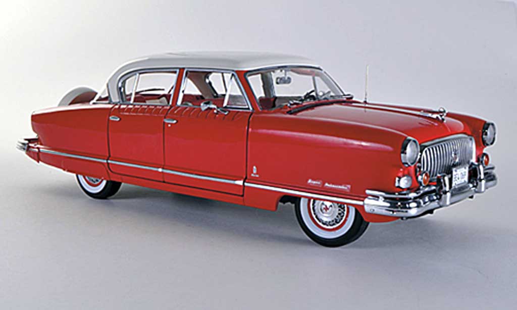 Nash Ambassador 1/18 Sun Star Airflyte rood/wit 1952 modelauto