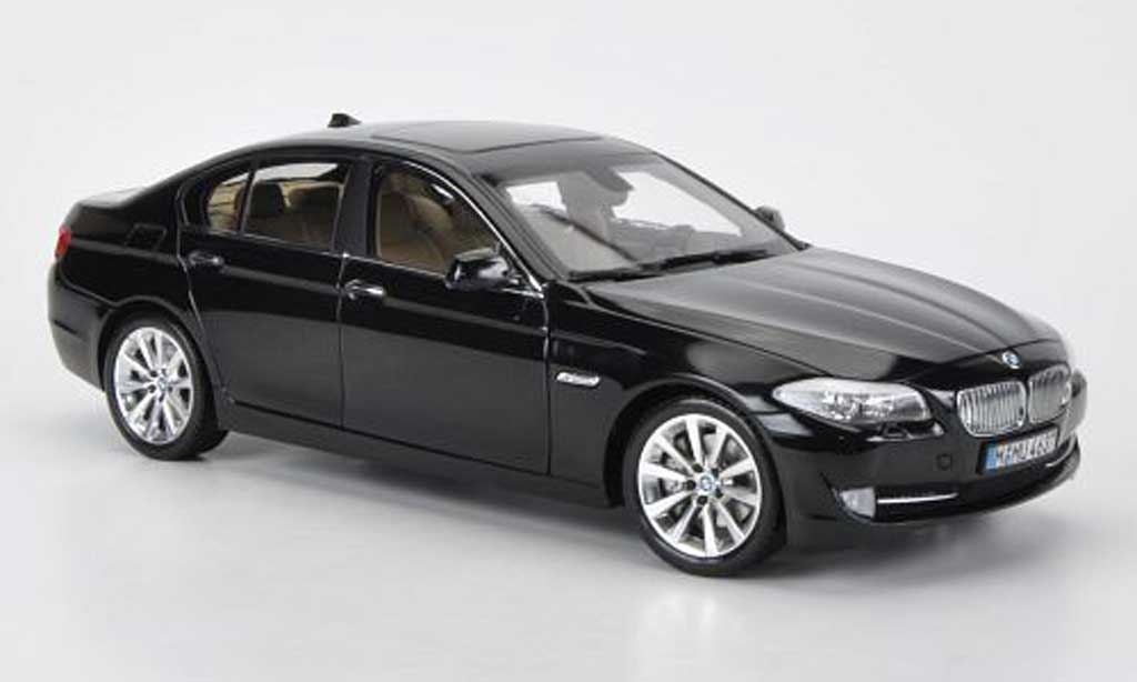 Bmw 535 F10 1/18 Welly F10 d zwart modelauto