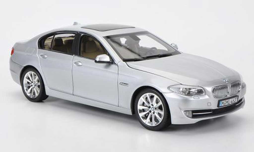 Bmw 550 F10 1/18 Welly F10 5er grijs modelauto