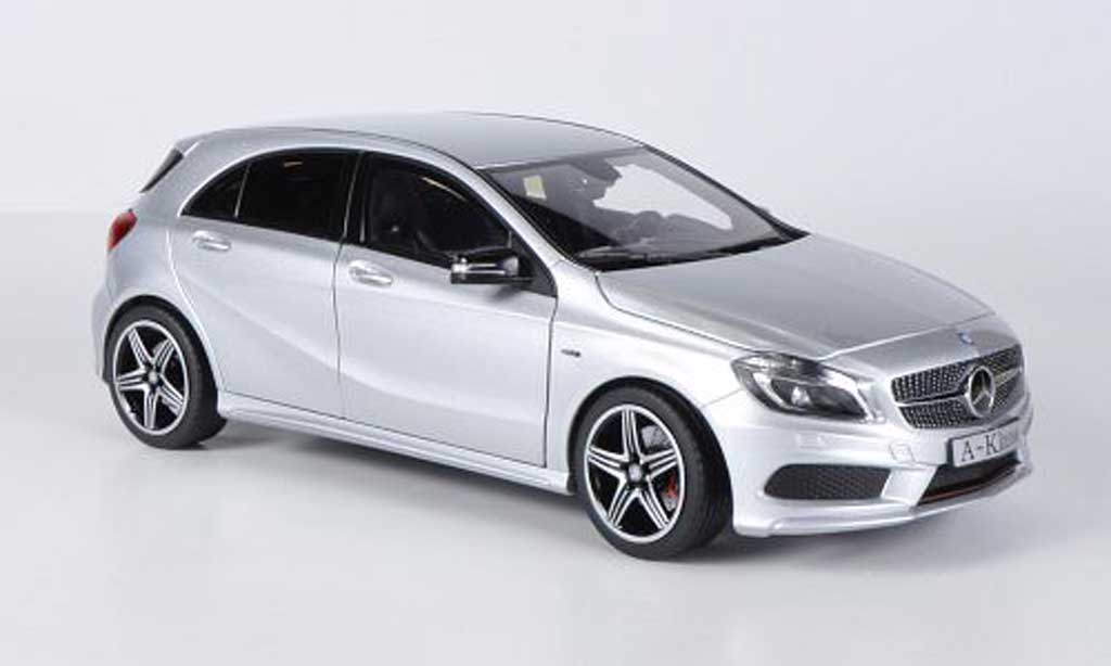 Mercedes Classe A 1/18 Norev Sport (W176) grijs 2012 modelauto