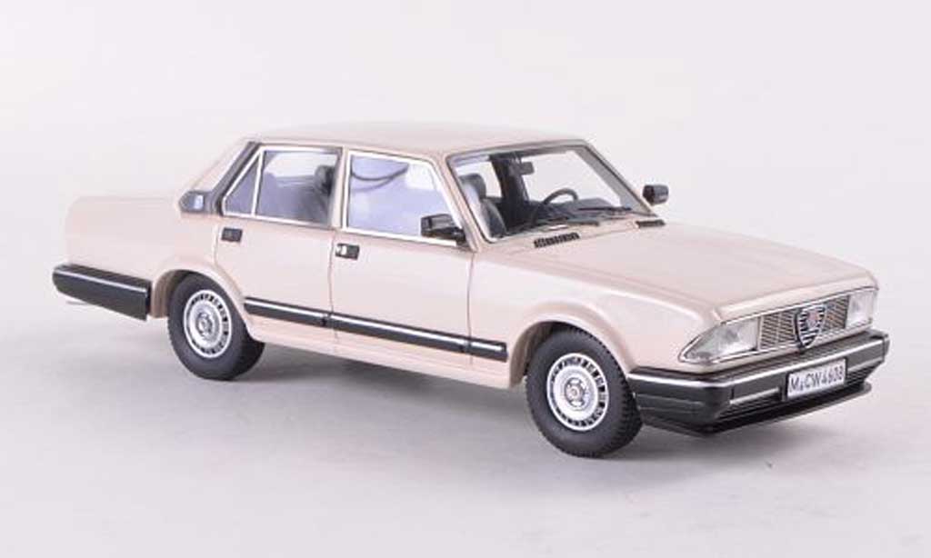 Alfa Romeo Alfa 6 2.5i 1/43 Neo 2500i beige 1985 modelauto