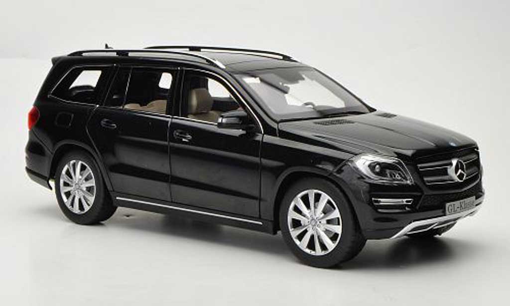 Mercedes Classe GLK 1/18 Norev zwart 2012 modelauto