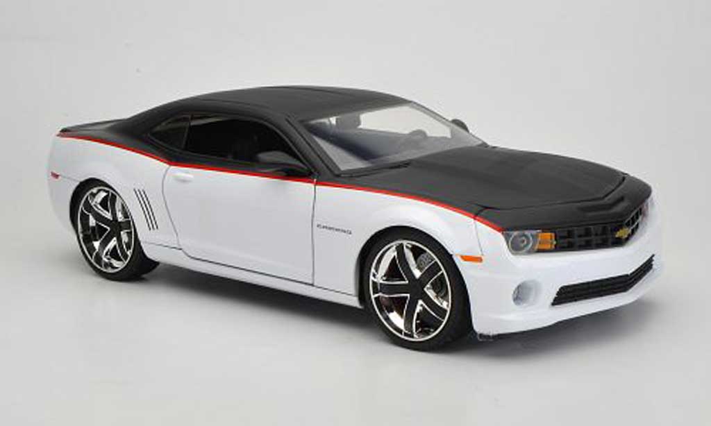 Chevrolet Camaro SS 1/18 Jada Toys SS wit/matt zwart 2010 modelauto