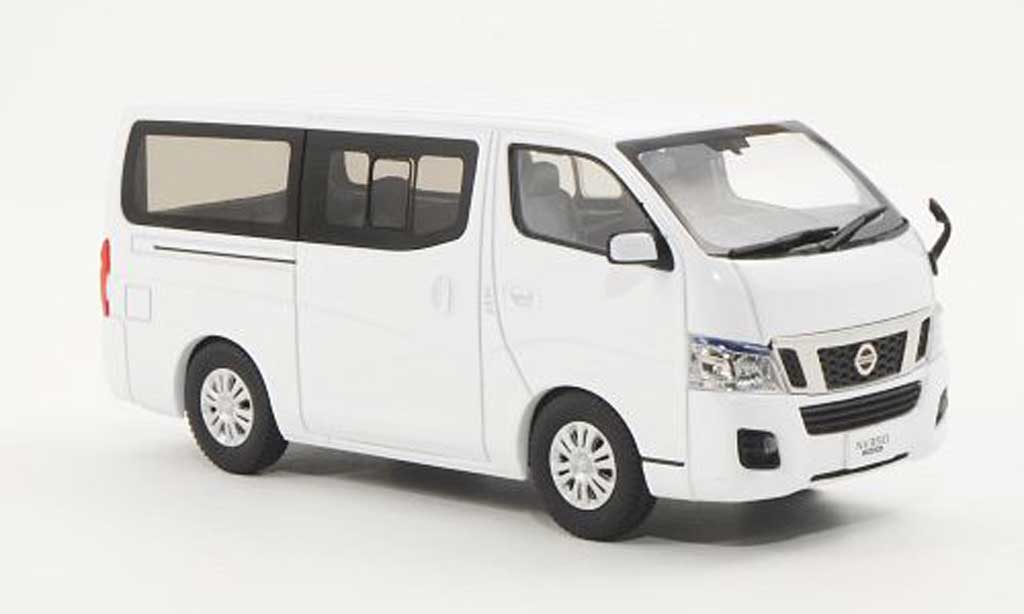 Nissan NV350 1/43 Ebbro Caravan wit RHD modelauto