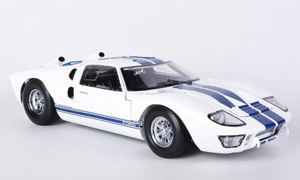 Ford GT40 1/18 Shelby Collectibles GT 40 MkII wit/blauw 1966 modelauto