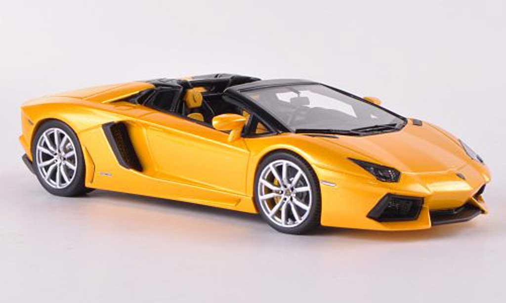 Lamborghini Aventador LP700-4 1/43 Look Smart LP700-4 Roadster met.geel modelauto