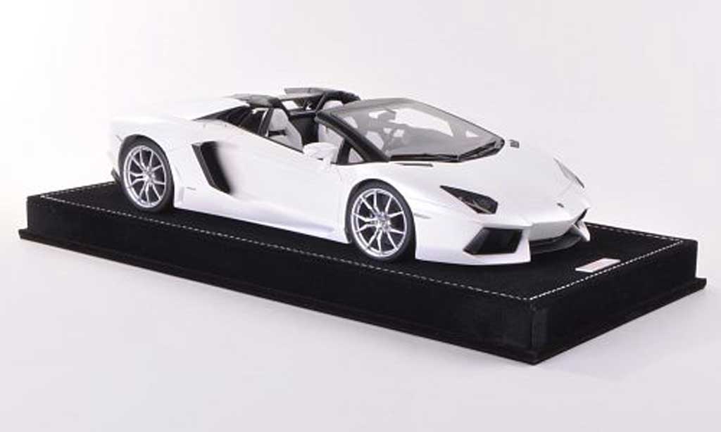 Lamborghini Aventador LP700-4 1/18 MR Collection LP700-4 Roadster mattwit modelauto
