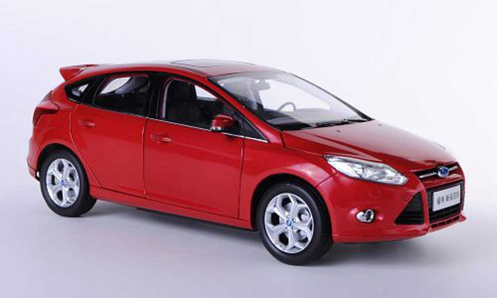 Ford Focus 1/18 Paudi S MkIII rood Asien-Version 2012 modelauto