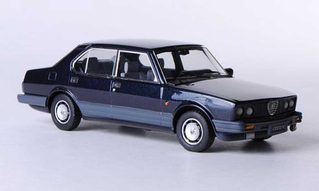 Alfa Romeo Alfetta 2000 1983 1/43 Kess 2000 1983 Quadrifoglio Oro blauw modelauto