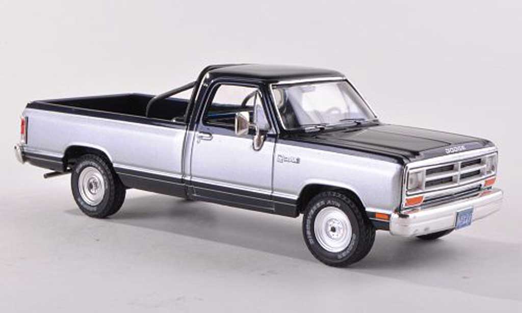 Dodge RAM 1/18 Premium X Pick Up zwart-blauw / d 1987 modelauto