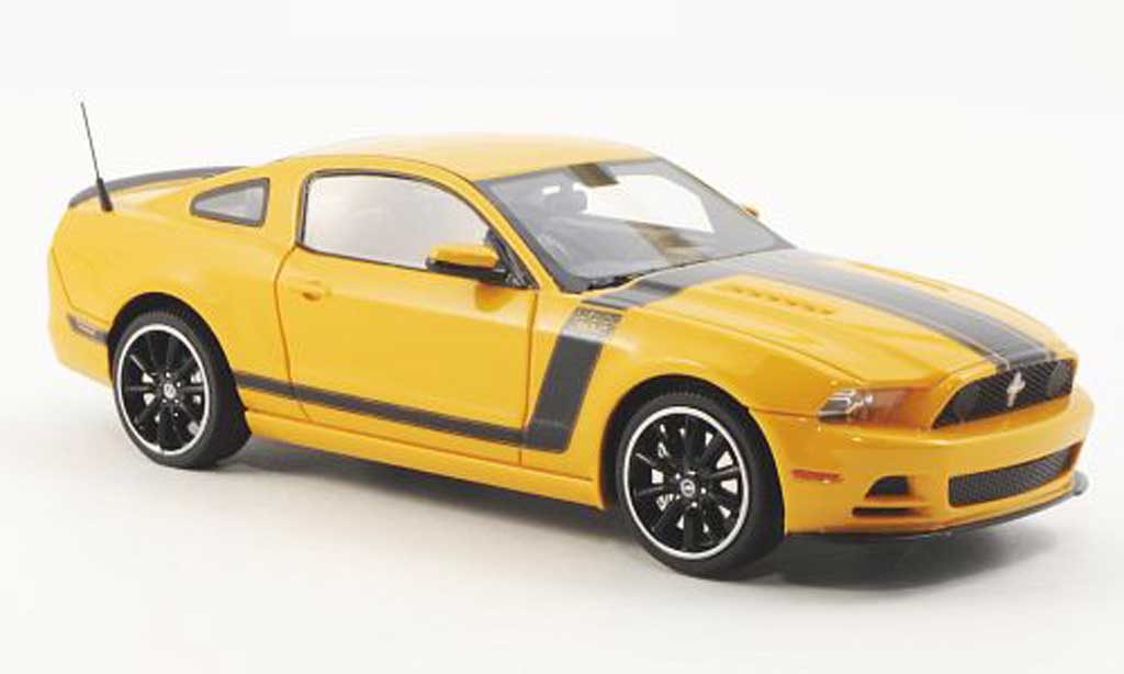 Ford Mustang 2013 1/43 Schuco 2013 Boss 302 geel modelauto