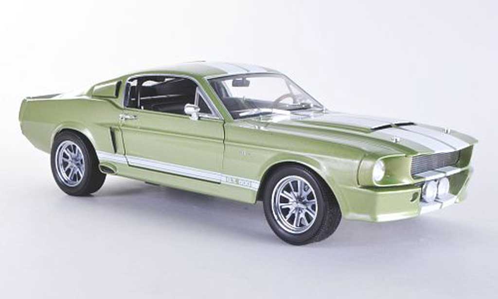 Shelby GT 500 1/18 Shelby Collectibles grun mit witen Streifen modelauto
