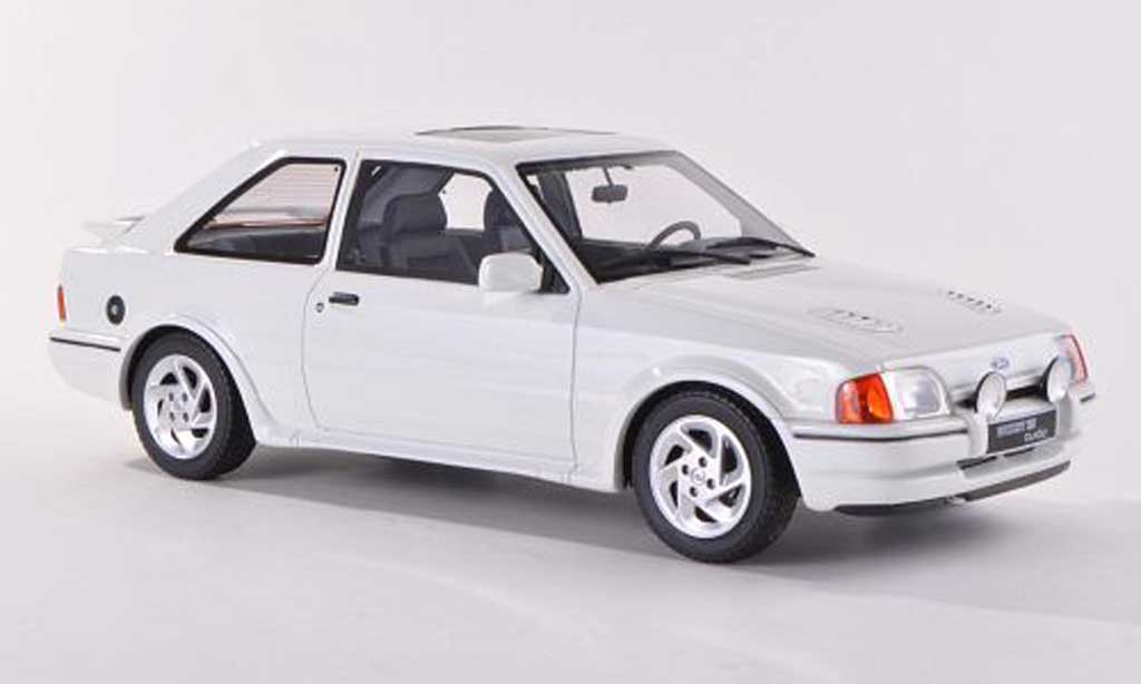 Ford Escort MK3 1/18 Ottomobile MK3 Turbo MKIV wit 1987 modelauto
