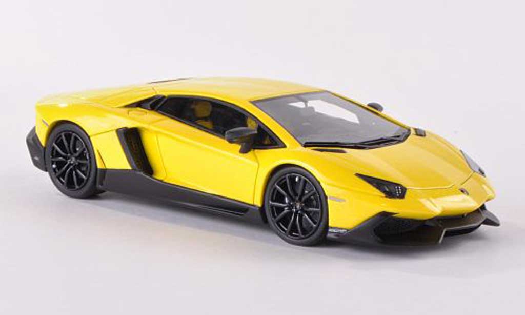 Lamborghini Aventador LP720-4 1/43 Look Smart LP720-4 geel 50. Anniversary modelauto