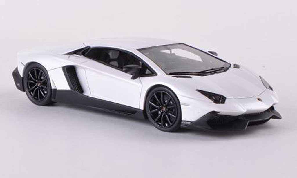 Lamborghini Aventador LP720-4 1/43 Look Smart LP720-4 met.mattwit 50. Anniversary modelauto