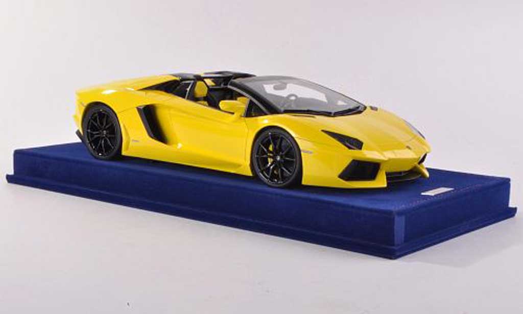Lamborghini Aventador Roadster 1/18 MR Collection Roadster LP700-4 Roadster geel modelauto