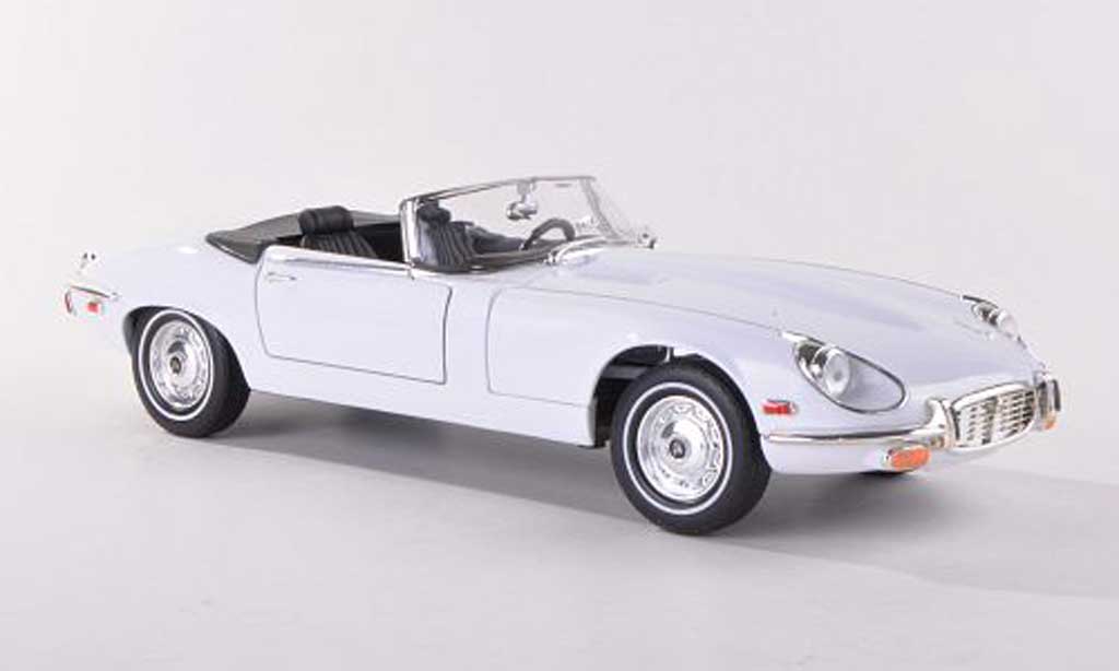Jaguar E-Type 1971 1/18 Yat Ming 1971 wit LHD modelauto