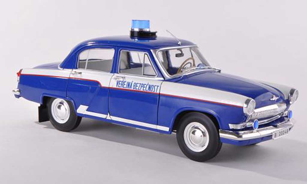 Wolga M21 1/18 IST Models politie Prag 1970 modelauto