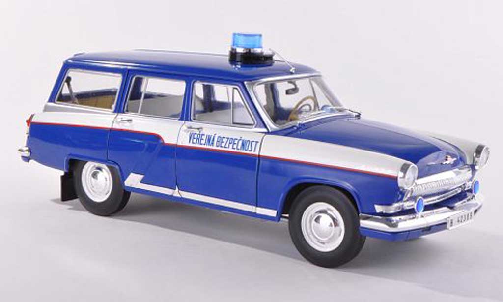 Wolga M22 1/18 IST Models politie Prag 1971 modelauto