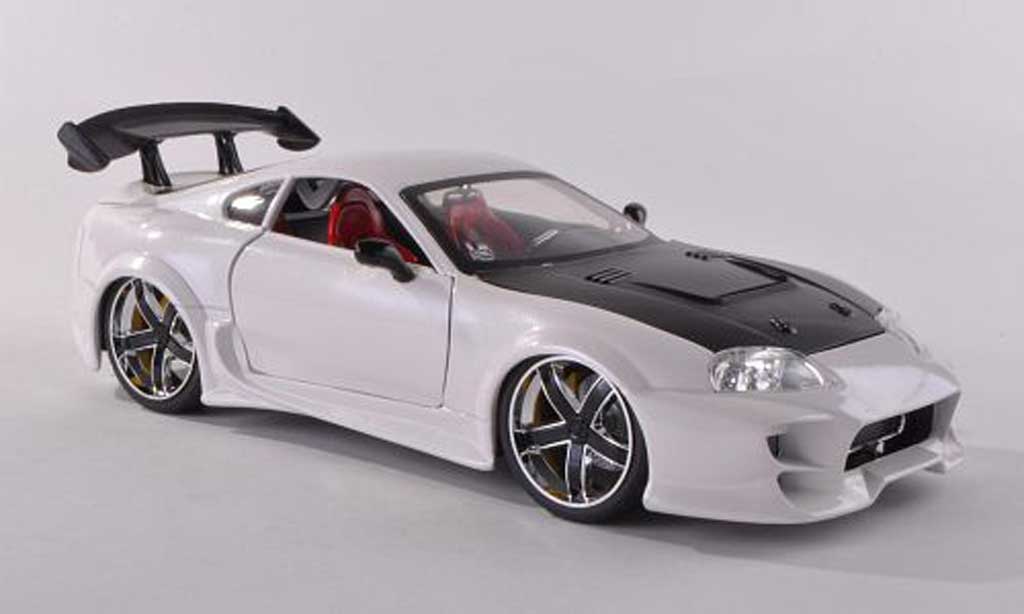 Toyota Supra 1/18 Jada Toys wit/carbon modelauto