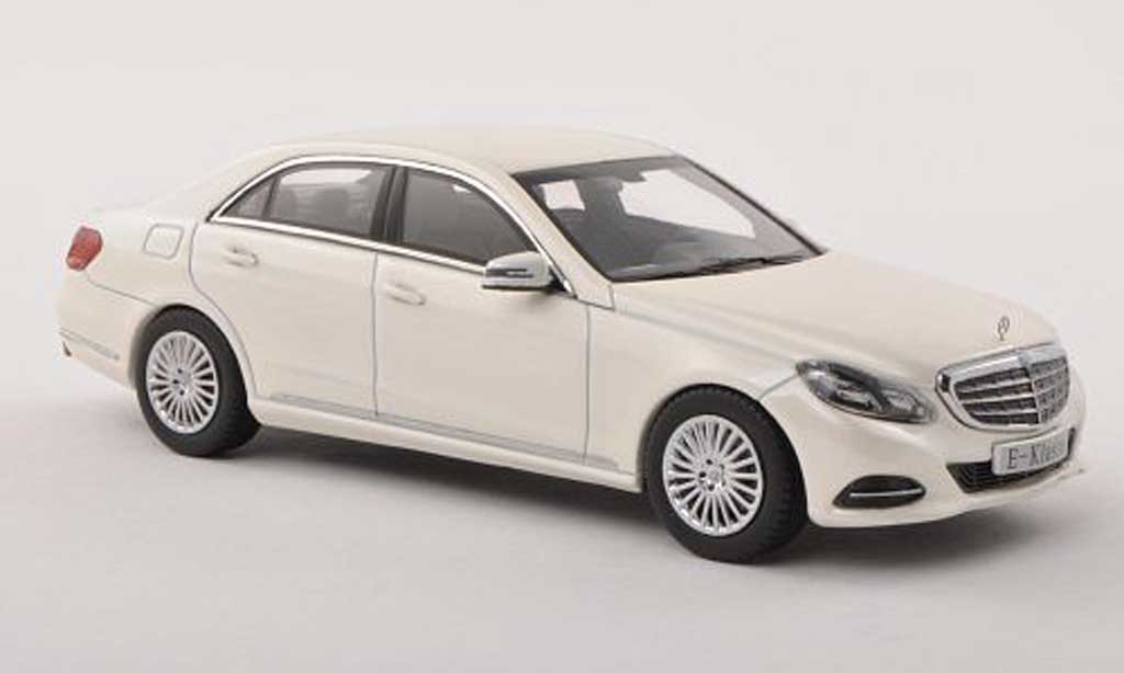 Mercedes Classe E 1/43 Kyosho (W212) wit 2013 modelauto