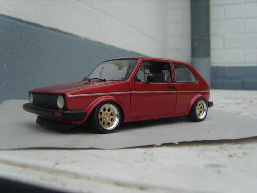 Volkswagen Golf GTI rouge mk1 1982 grands feux 1/18 Solido
