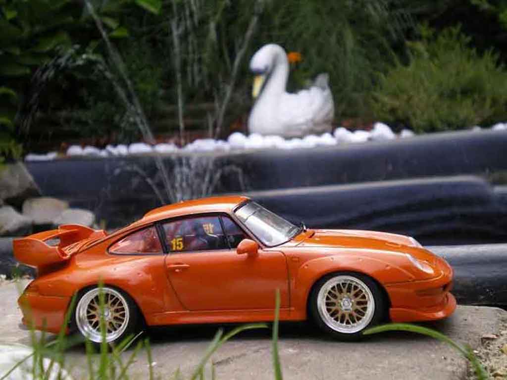 Porsche 993 GT2 1/18 Ut Models GT2 street version oranje modelauto