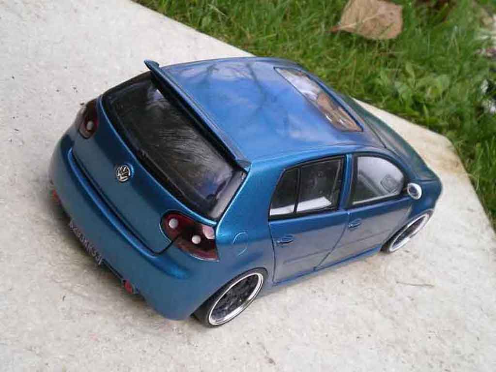 Volkswagen Golf GTI sportlines 1/18 Burago