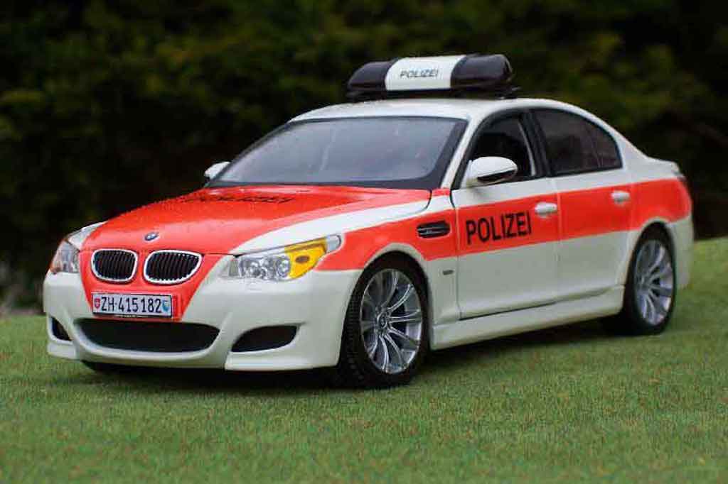 Bmw M5 E60 1/18 Maisto E60 moto gp safety car / politie / polizei modelauto
