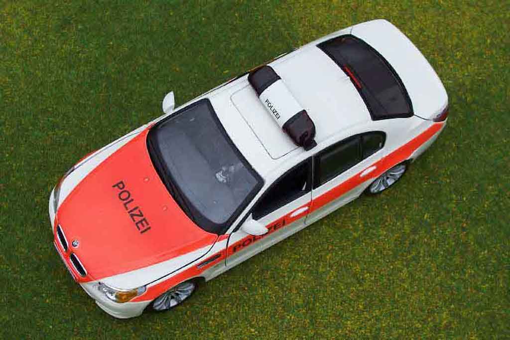 Bmw M5 safety car E60 moto gp / politie / politie 1/18 Maisto