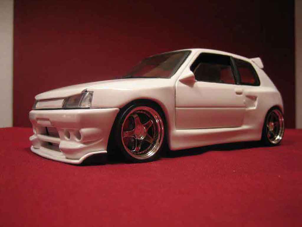 Peugeot 205 GTI kit carrosserie 1/18 Solido