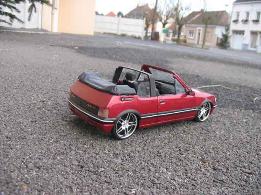 Peugeot 205 CTI rood metallized 1/18 Solido
