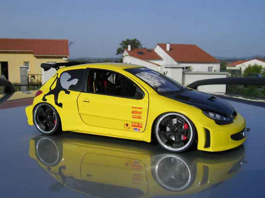 Peugeot 206 WRC 1/18 Solido WRC tuning geel modelauto