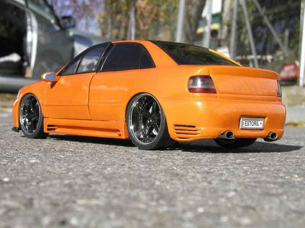 Audi A4 berline estoril 1/18 Ut Models