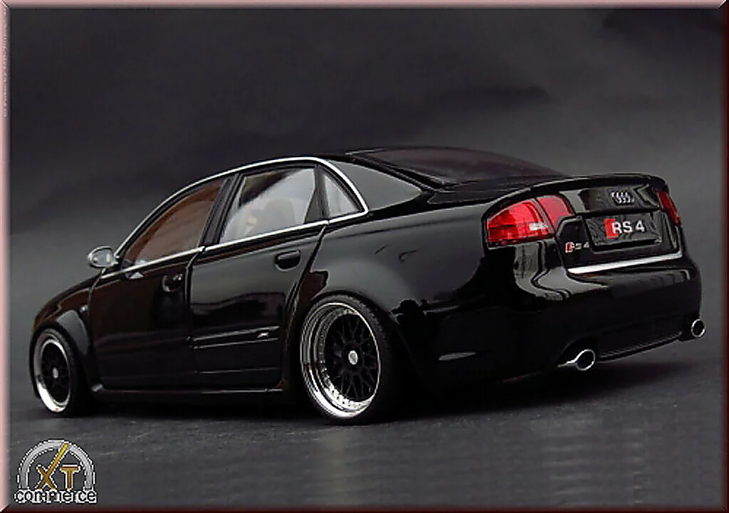 Audi RS4 1/18 Minichamps zwart jantes BBS 18 pouces modelauto