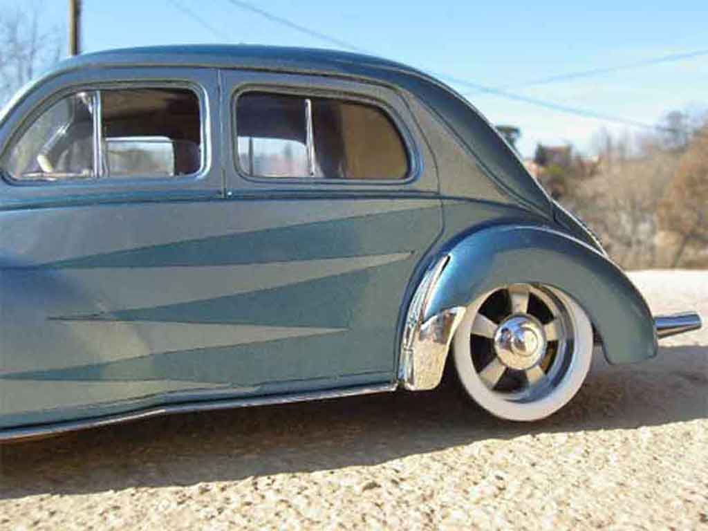 Renault 4CV Base blauw 1/18 Solido