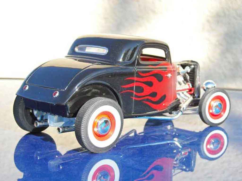 Ford 1934 Hot Rod zwart flaming 1/18 Ertl
