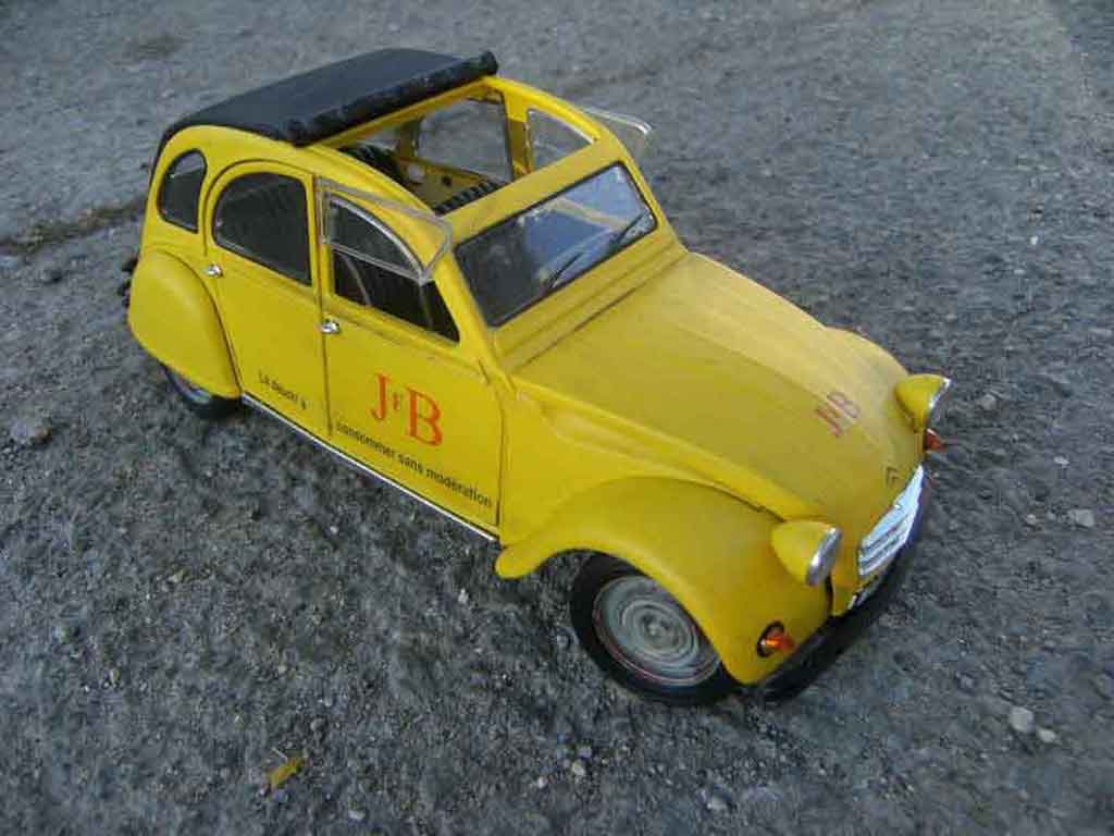 Citroen 2CV 1/18 Solido j&b 1966 modelauto