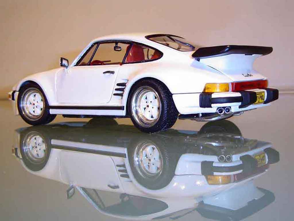 Porsche 930 Turbo 1/18 Revell Flat Nose turbo type modelauto