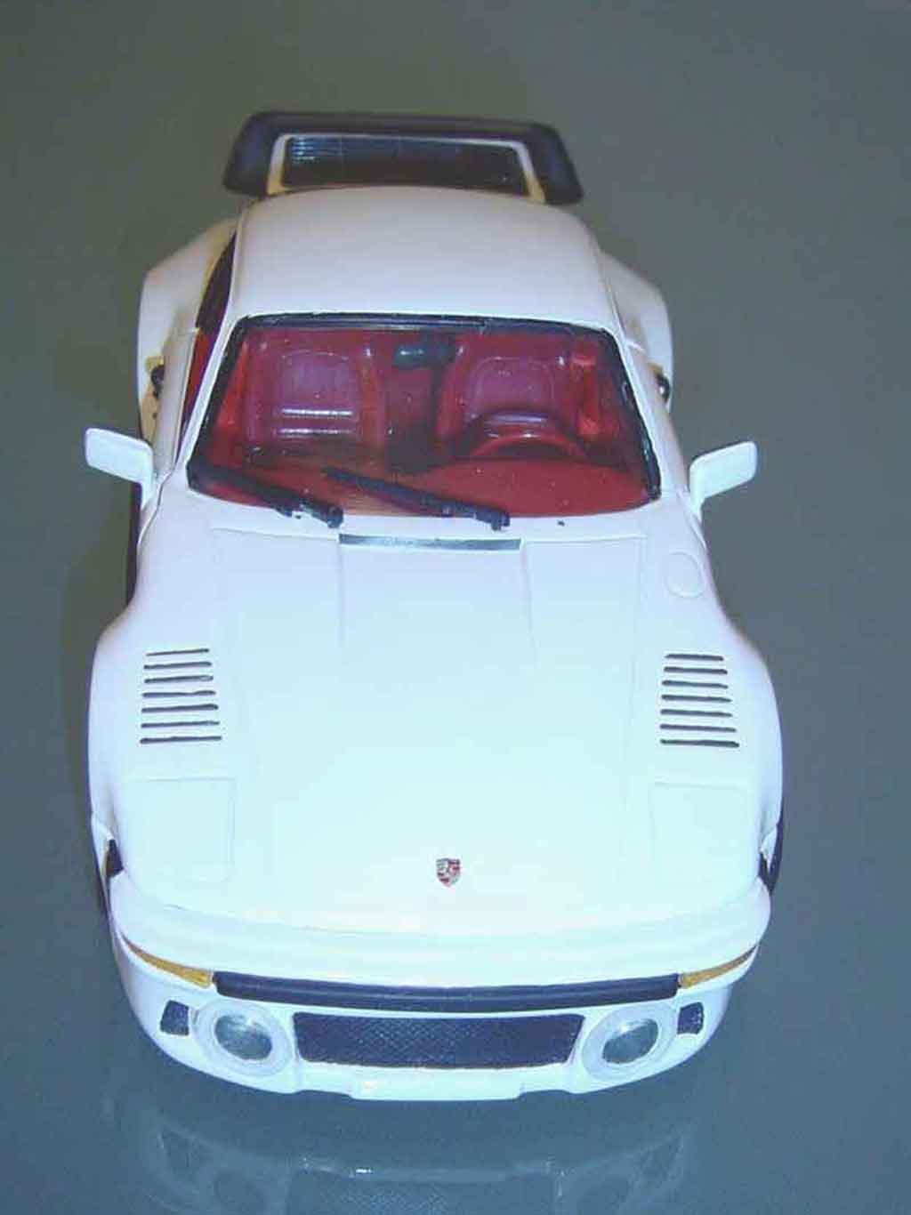 Porsche 911 Turbo Flat Nose type 1/18 Revell