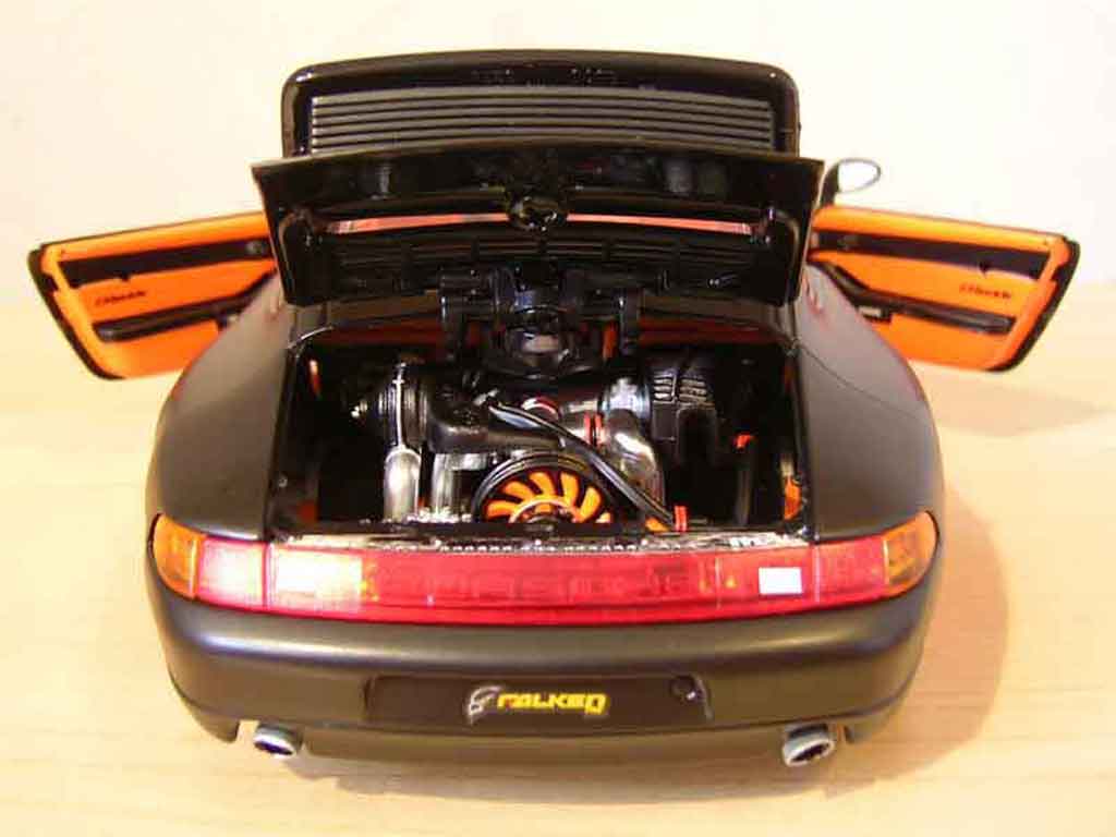 Porsche 911 Carrera 4 coupe zwart 1/18 Burago