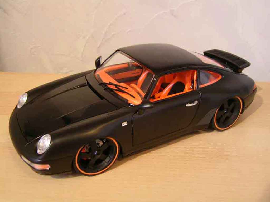 Porsche 993 Carrera 1/18 Burago Carrera 4 coupe zwart modelauto