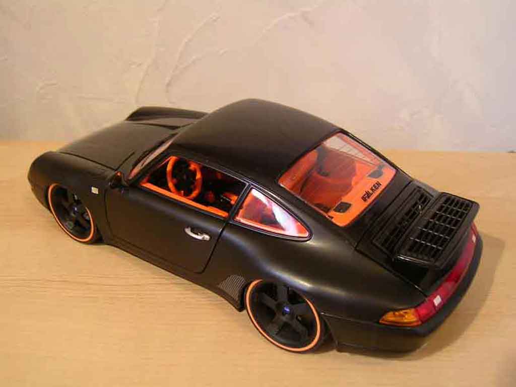 Porsche 911 Carrera 4 coupe zwart 1/18 Burago