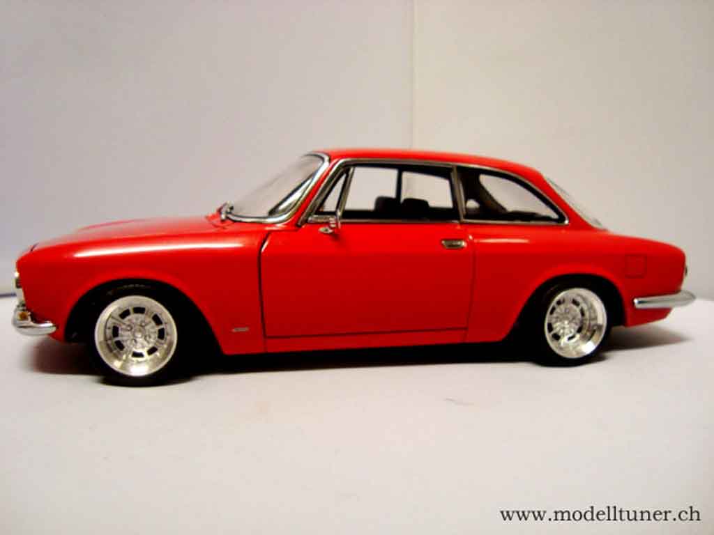 Alfa Romeo 1750 gtv 1967 rood jantes alu 13 pouces 1/18 Autoart
