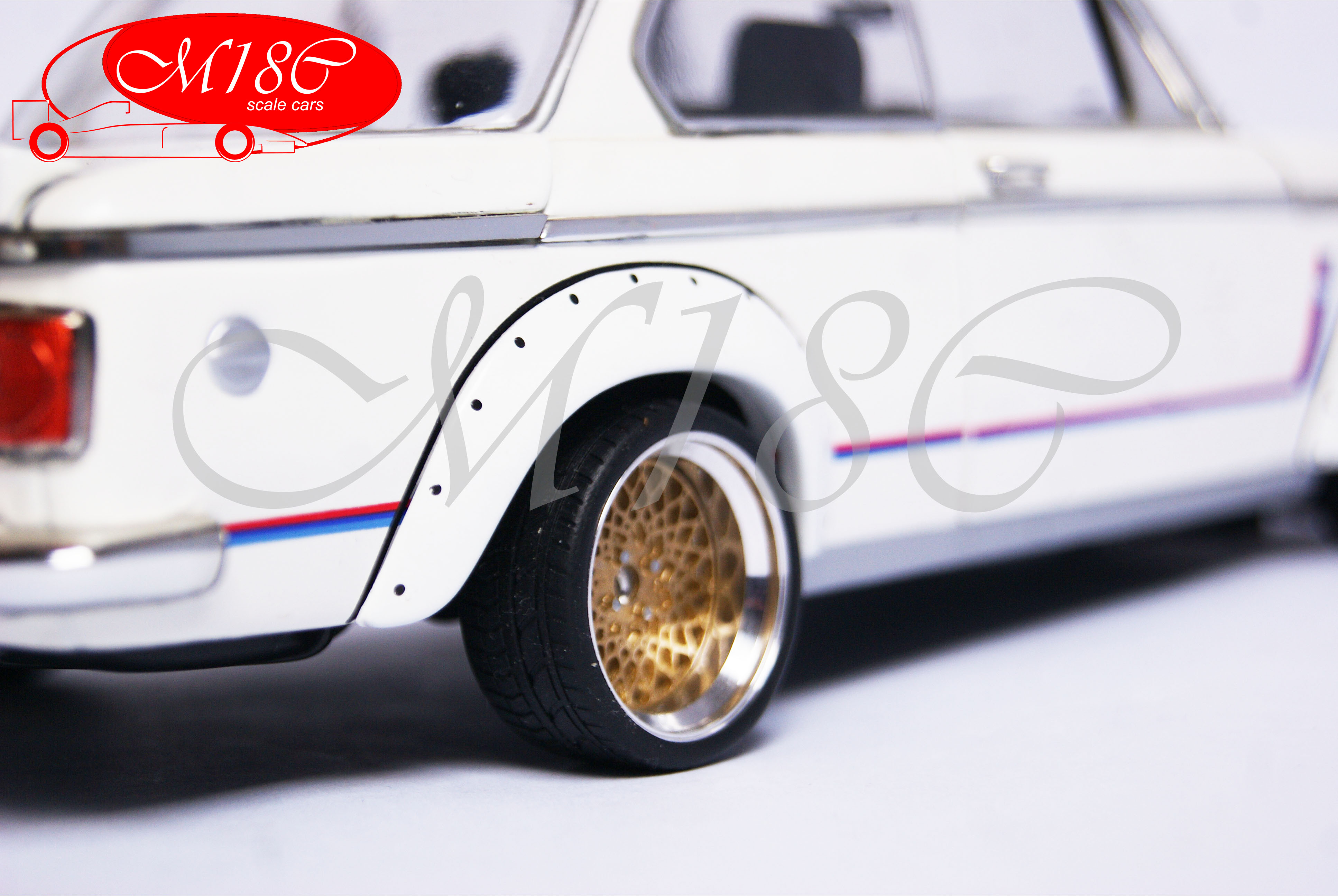 Bmw 2002 Turbo wit jantes bbs nid d'abeille 1/18 Anson